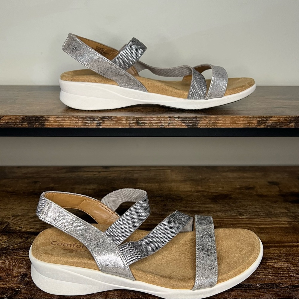 Comfortiva Silver Sparkly Leather Strap Comfort Sandals women's 7.5 Wide